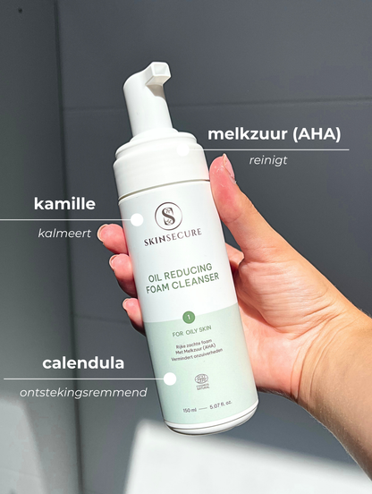 Oil Reducing Foam Cleanser | Reinigt & Exfolieert